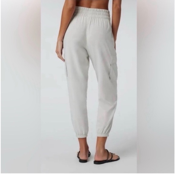 Vuori Women’s villa Cargo Jogger Pants Beige Size S Elastic Waist Performance - Picture 3 of 9